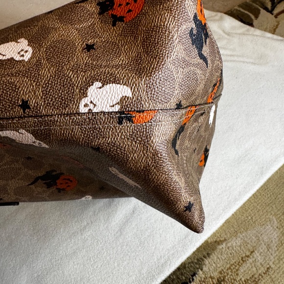 Authentic Coach Signature Tote- Halloween Edition - Picture 5 of 5